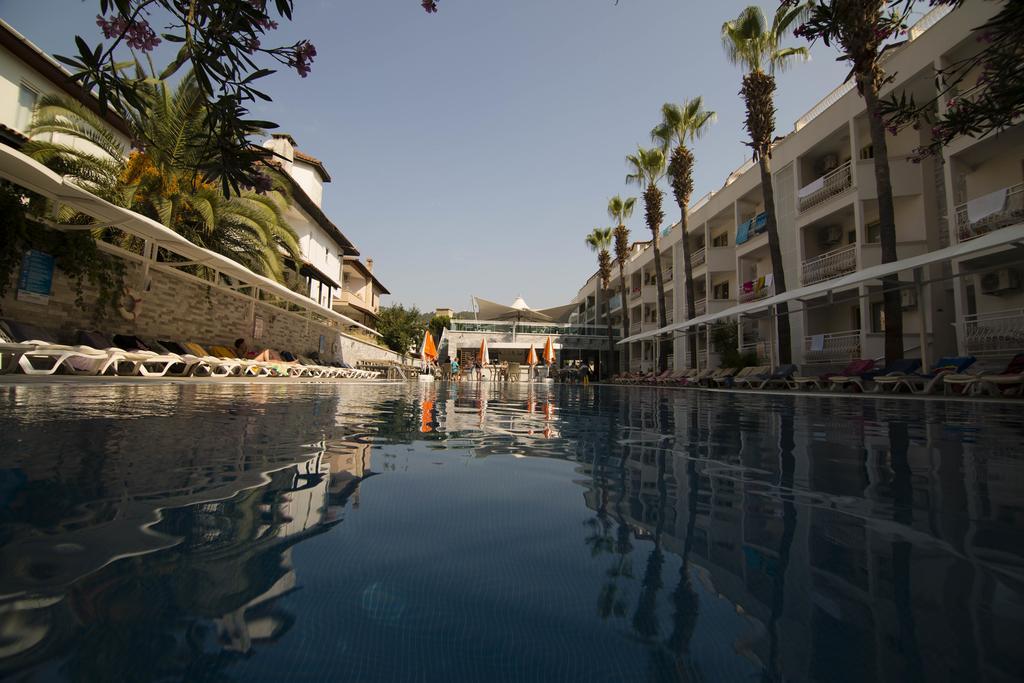 Mirage World Hotel İcmeler Εξωτερικό φωτογραφία
